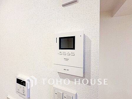 誰が来てもわかる様にモニター付きインターホンを設置。