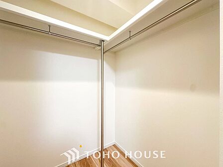 衣類だけでなく大きな荷物も収納でき、お部屋がすっきりします。