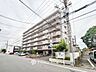 外観：前面道路含む現地写真『快適』は「家」と「街」と「環境」が調和した時に訪れるだと改めて感じさせてくれます。