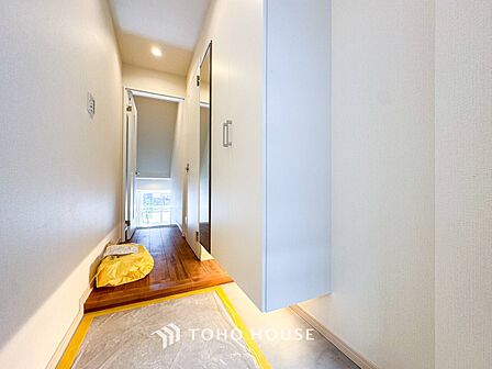 居住者の帰り、訪れる方を優しく迎えてくれる玄関です。
