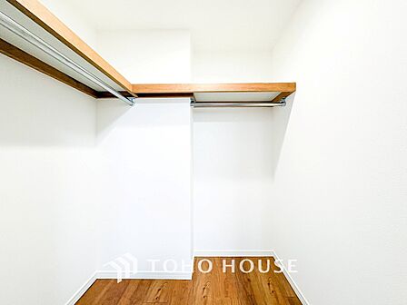 衣類だけでなく大きな荷物も収納でき、お部屋がすっきりします。
