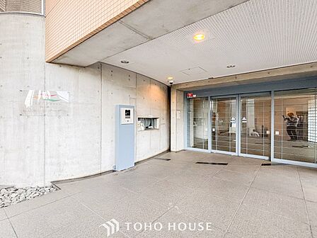 住む人や訪れる人やさしくエスコートする玄関アプローチ。