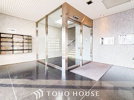 訪れるゲストや住む人を優しく迎え入れてくれる明るい空間です。