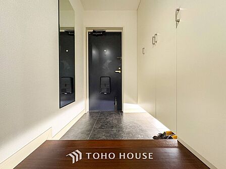 居住者の帰り、訪れる方を優しく迎えてくれる玄関です。