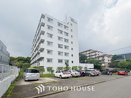 爽やかな青空の下に贅沢なほどに降り注ぐ陽光、豊かな居住性と、クオリティが見事に調和した住空間。