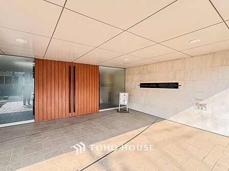 住む人や訪れる人やさしくエスコートする玄関アプローチ。