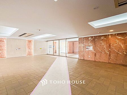 明るく開放感あるロビーは日常のオン・オフを切り替えてくれる大切な空間です。
