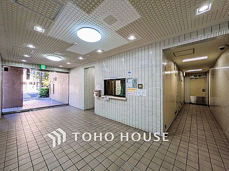 訪れるゲストや住む人を優しく迎え入れてくれる明るい空間です。