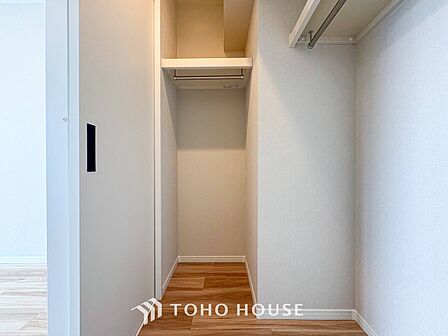 衣類だけでなく大きな荷物も収納でき、お部屋がすっきりします。