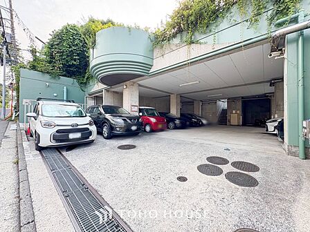 敷地内に駐車スペースがあると、日々の暮らしのをスムーズに運ぶ事が出来ます。