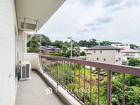 心地よい風を肌で感じることのできるバルコニー。