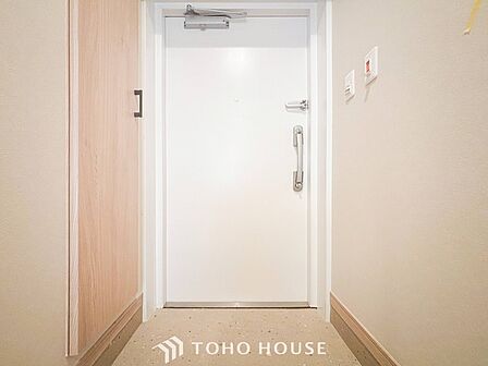 居住者の帰り、訪れる方を優しく迎えてくれる玄関です。