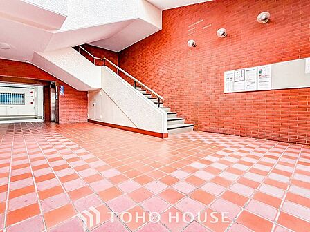 訪れるゲストや住む人を優しく迎え入れてくれる明るい空間です。