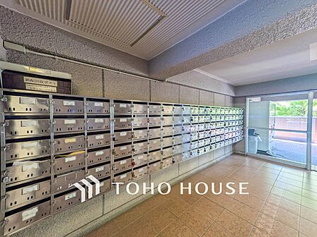 取り出しやすいエントランス内郵便受け。