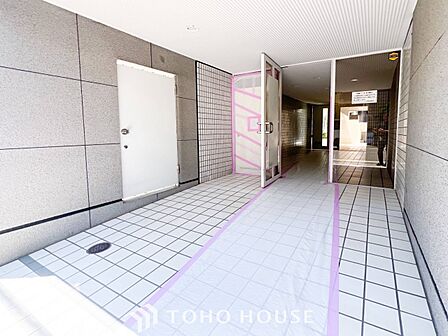 プライベート感が高まる、居住者を優しく迎え入れてくれるエントランス。