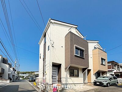 外観:爽やかな青空の下に贅沢なほどに降り注ぐ陽光、豊かな居住性と、クオリティが見事に調和した住空間。 外観:爽やかな青空の下に贅沢なほどに降り注ぐ陽光、豊かな居住性と、クオリティが見事に調和した住空間。