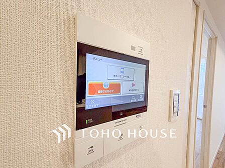 誰が来てもわかる様にモニター付きインターホンを設置。