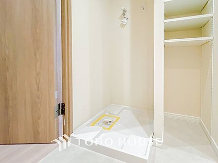 洗濯機を配置しても十分なスペースを確保しております。