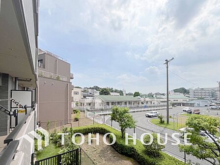 豊かな眺望にふさわしい空間には、通風・採光にも優れ、心地よい光と風があふれています。