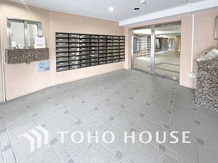 光あふれる開放感あるロビーは上質で洗練された空間。
