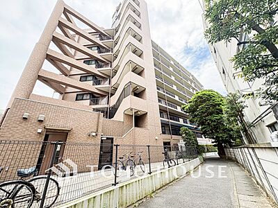 外観：表現された空間は豊かな光と風を纏い、暮らしの時間を豊かにしてくれます。