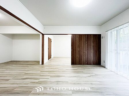 あたたかい日差しがたっぷり降り注ぐLDKは自然と家族の顔があかるい笑顔に。