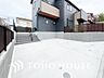 駐車場：カースペースもゆとりある空間を保っています。