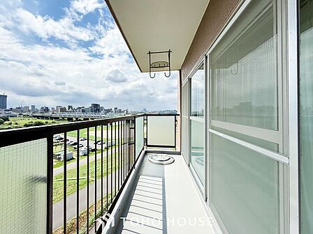 お部屋にも爽やかな風と暖かく柔らかな日差しが差し込み、毎日の暮らしを豊かに彩ります。