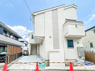 外観:爽やかな青空の下に贅沢なほどに降り注ぐ陽光、豊かな居住性と、クオリティが見事に調和した住空間。 外観:爽やかな青空の下に贅沢なほどに降り注ぐ陽光、豊かな居住性と、クオリティが見事に調和した住空間。