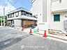 外観：前面道路含む現地写真『快適』は「家」と「街」と「環境」が調和した時に訪れるだと改めて感じさせてくれます。