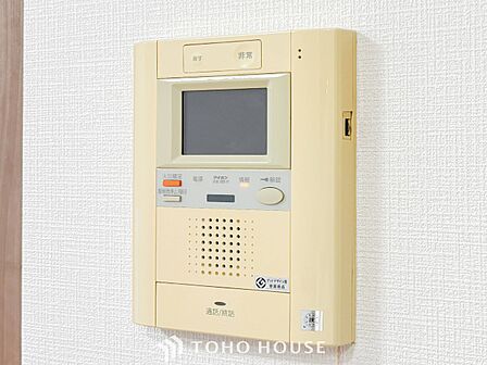 誰が来てもわかる様にモニター付きインターホンを設置。