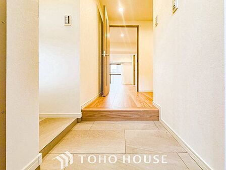 居住者の帰り、訪れる方を優しく迎えてくれる玄関です。