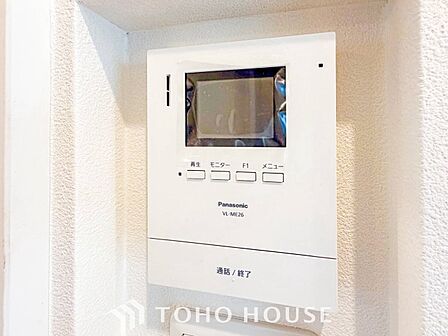 誰が来てもわかる様にモニター付きインターホンを設置。快適と安らぎを合わせた優しい設計。