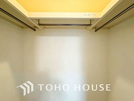 衣類だけでなく大きな荷物も収納でき、お部屋がすっきりします。