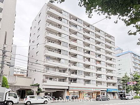 表現された空間は豊かな光と風を纏い、暮らしの時間を豊かにしてくれます。
