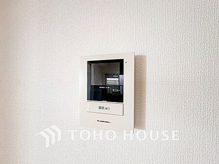 誰が来てもわかる様にモニター付きインターホンを設置。快適と安らぎを合わせた優しい設計。