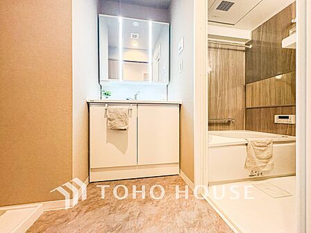 落ち着いた空間を演出するカラーと、ゆったりお使い頂ける広さが魅力のパウダールーム。