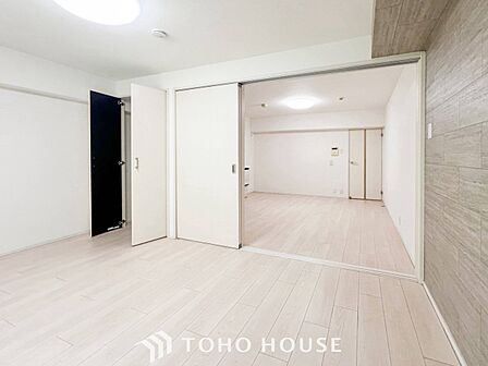 やわらかな陽射しが心地よい落ち着いた住空間。