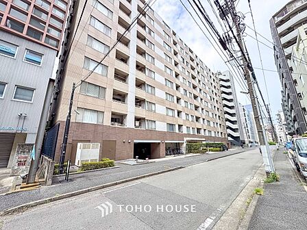 前面道路含む現地写真『快適』は「家」と「街」と「環境」が調和した時に訪れるだと改めて感じさせてくれます。