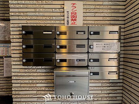 取り出しやすいエントランス内郵便受け。