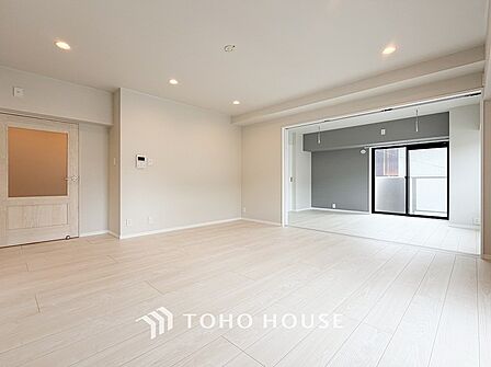 落ち着いた雰囲気に包まれた伸びやかな空間で、ゆったりと家族団らんの時間を過ごせます。