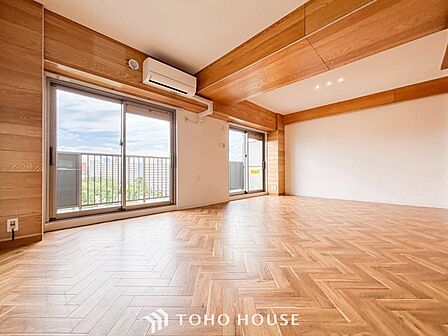 落ち着いた雰囲気に包まれた伸びやかな空間で、ゆったりと家族団らんの時間を過ごせます。