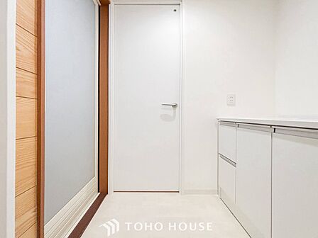落ち着いた空間を演出するカラーと、ゆったりお使い頂ける広さが魅力のパウダールーム。