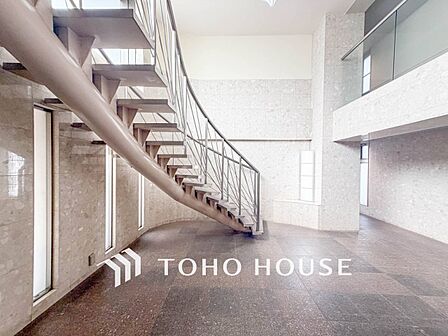訪れるゲストや住む人を優しく迎え入れてくれる空間です。