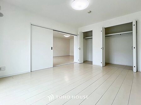 1日の疲れを癒し、心地よく寛げるようゆったりとした広さを確保しています。