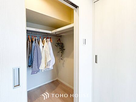衣類だけでなく大きな荷物も収納でき、お部屋がすっきりします。
