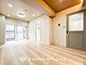 リビング/ダイニング：落ち着いた雰囲気に包まれた伸びやかな空間で、ゆったりと家族団らんの時間を過ごせます。