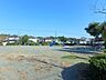 周辺：住宅街の中にあるやや広めの公園。ブランコと滑り台があるので子供も遊びやすいです。