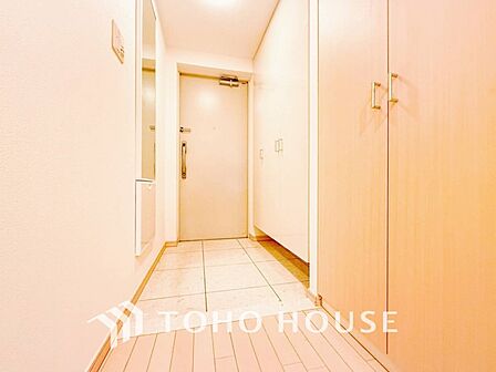 居住者の帰り、訪れる方を優しく迎えてくれる玄関です。