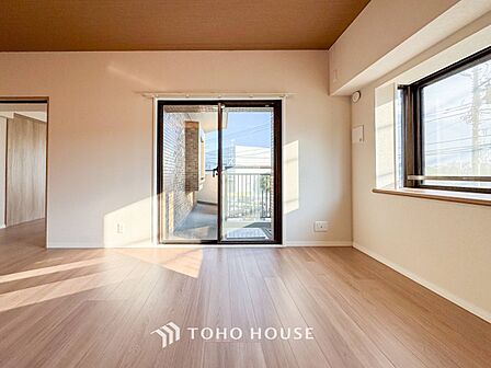 太陽の恵みを一気に受けた明るくお住まい。吹きぬける風を感じながら爽やかで風通しの良い暮らし。